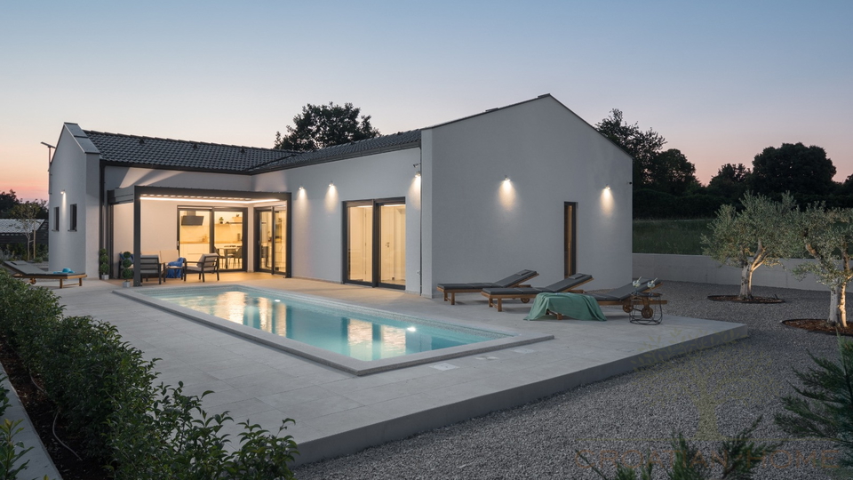 Neubau Bungalow mit beheiztem Pool&comma; Wellnessraum&sol;Fittnessraum&comma; bioklimatische Pergola und Fussbodenheizung&comma; K&uuml;che im Preis inbgrf&comma;