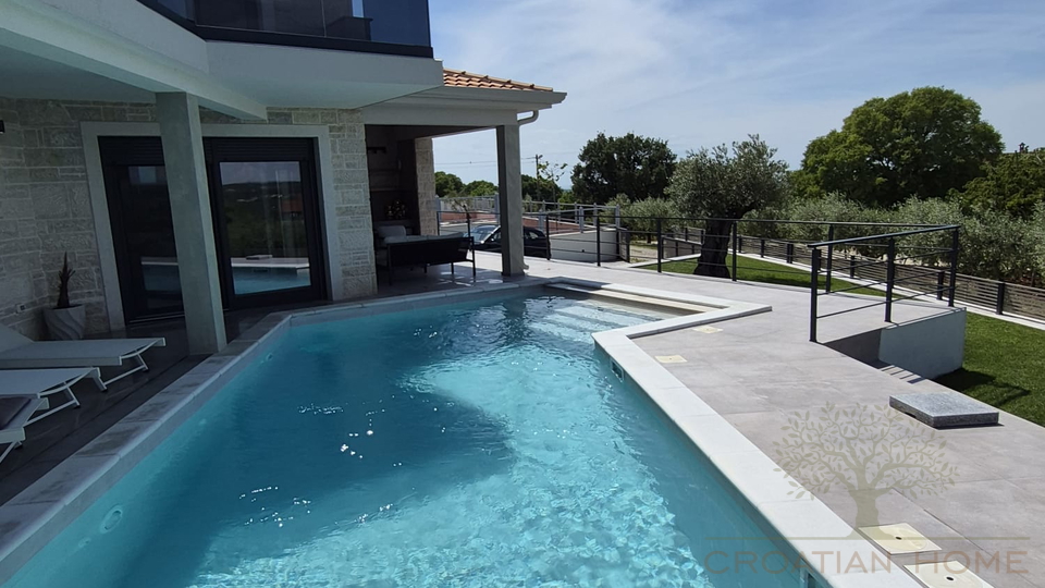 MEDITERRANE TRAUMVILLA MIT POOL UND MEERBLICK KOMPLETT AUSGESTATTET