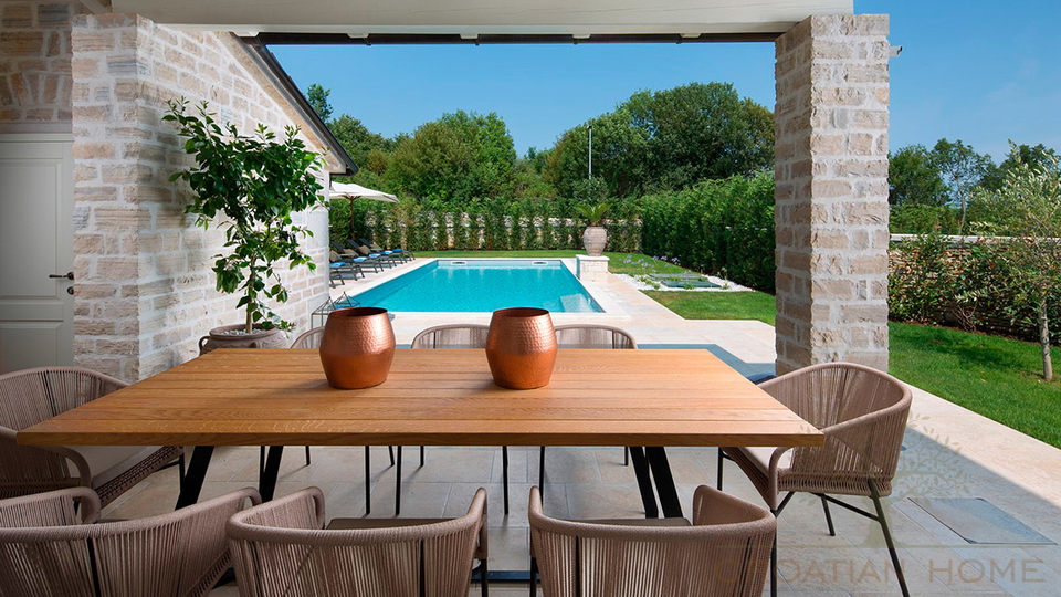 STEINHAUS-VILLA MIT POOL UND 4 SCHLAFZIMMERN -RUHIGE LAGE&excl;