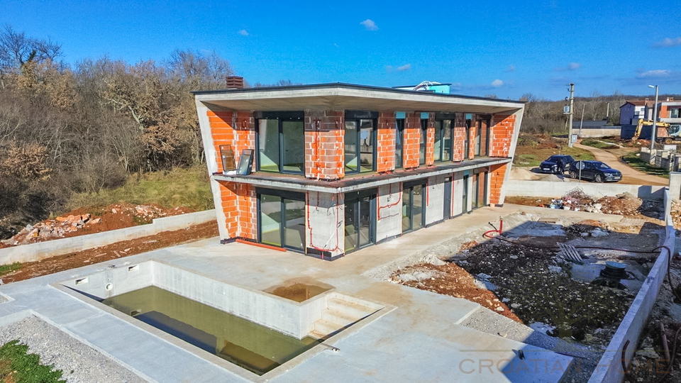 EXCLUSIVE MODERNE VILLA IN RUHIGER LAGE BEI PORE&Ccaron;