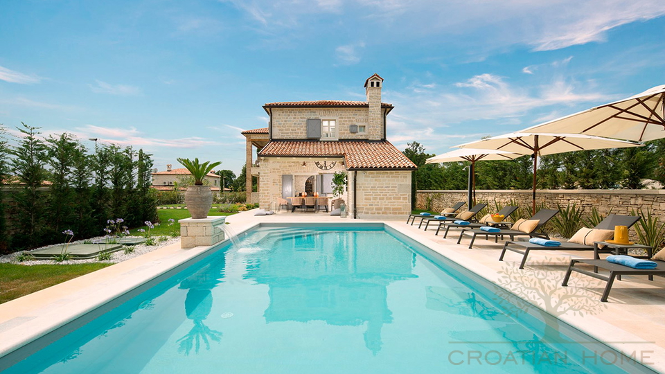 STEINHAUS-VILLA MIT POOL UND 4 SCHLAFZIMMERN -RUHIGE LAGE&excl;