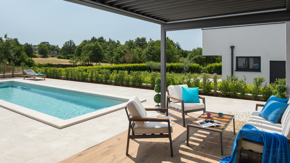Neubau Bungalow mit beheiztem Pool&comma; Wellnessraum&sol;Fittnessraum&comma; bioklimatische Pergola und Fussbodenheizung&comma; K&uuml;che im Preis inbgrf&comma;
