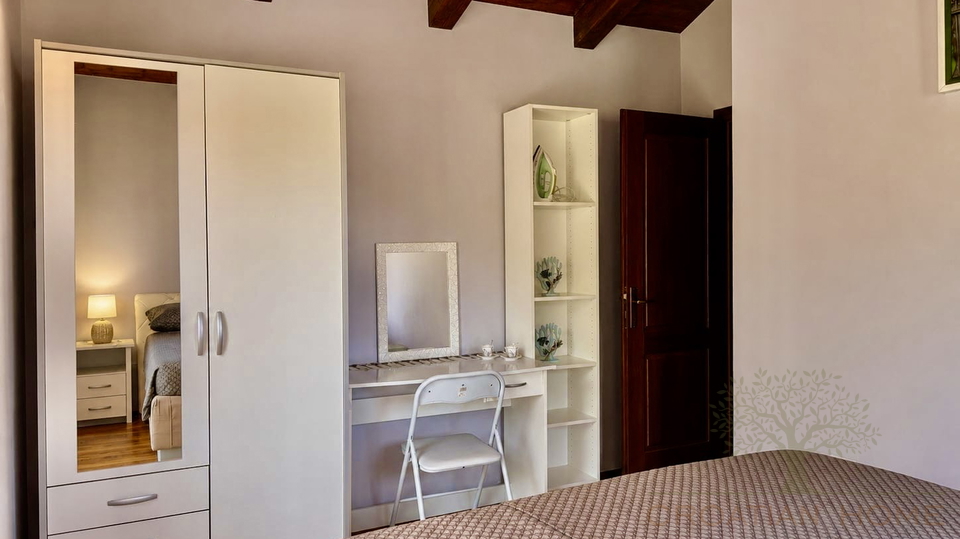 ISTRISCHES STEINHAUS MIT POOL UND GARTEN