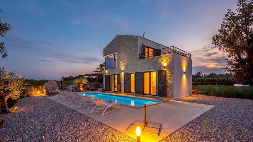 Villa mit Pool und viel Privatsphare - keine Nachbarrn