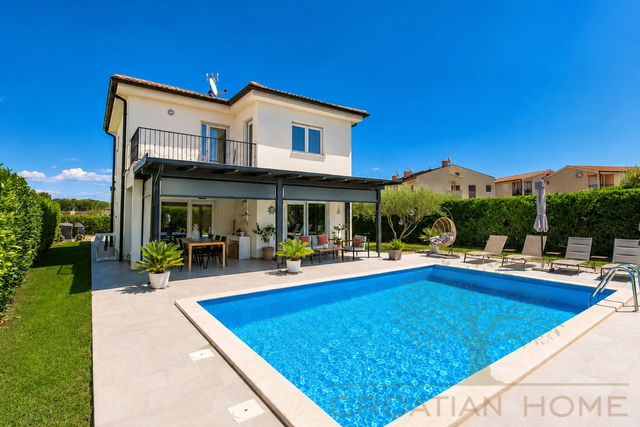Haus mit Pool und Meerblick nur 5 km vom Meer bei Porec