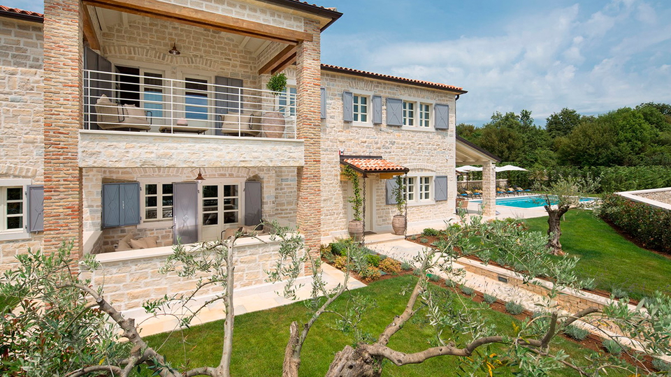 STEINHAUS-VILLA MIT POOL UND 4 SCHLAFZIMMERN -RUHIGE LAGE&excl;