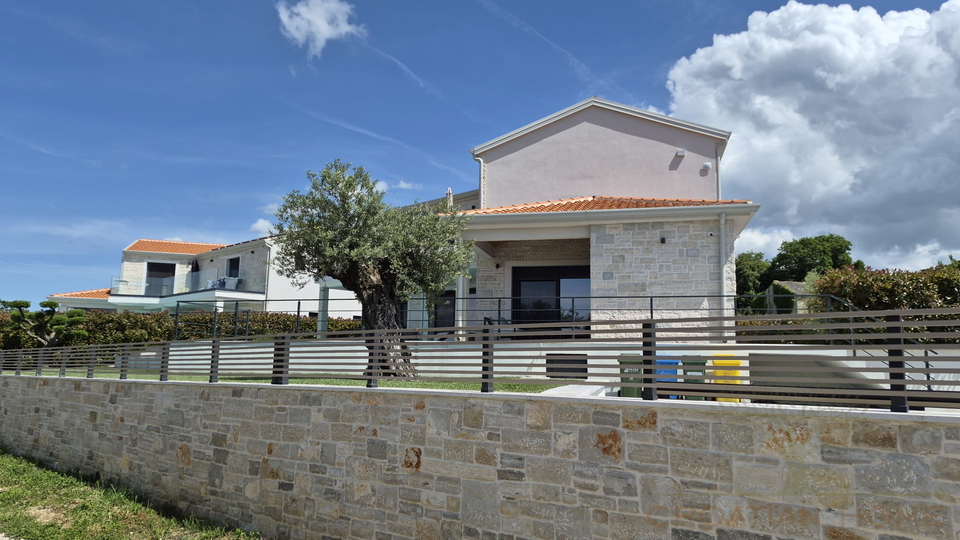 MEDITERRANE TRAUMVILLA MIT POOL UND MEERBLICK KOMPLETT AUSGESTATTET