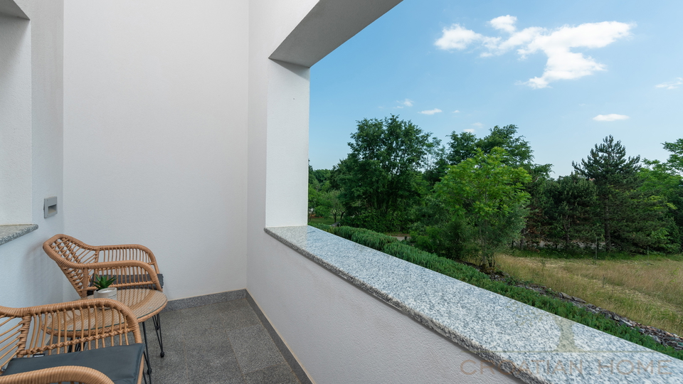 Moderne Villa mit In und Outdoorpool&comma; W&auml;rmepumpe&comma; Solaranlage - Tolle Lage in der historischen Stadt Zminj