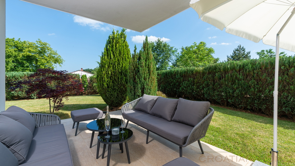 Moderne Villa mit In und Outdoorpool&comma; W&auml;rmepumpe&comma; Solaranlage - Tolle Lage in der historischen Stadt Zminj