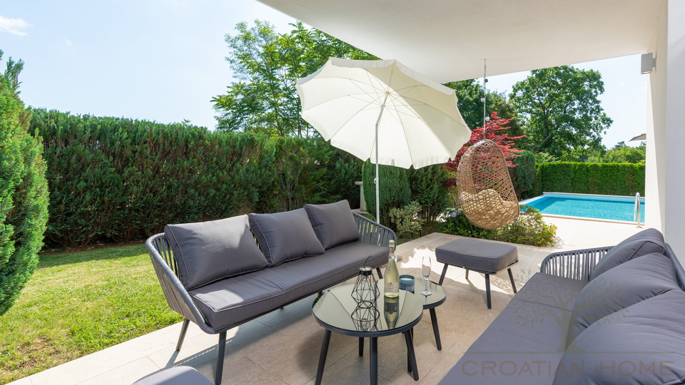 Moderne Villa mit In und Outdoorpool&comma; W&auml;rmepumpe&comma; Solaranlage - Tolle Lage in der historischen Stadt Zminj