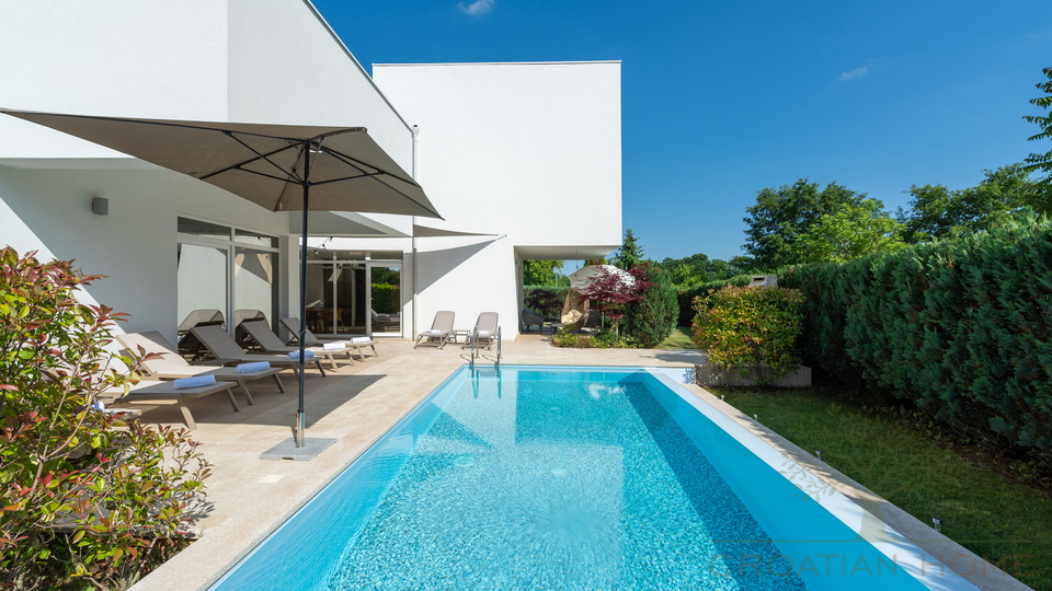 Moderne Villa mit In und Outdoorpool&comma; W&auml;rmepumpe&comma; Solaranlage - Tolle Lage in der historischen Stadt Zminj