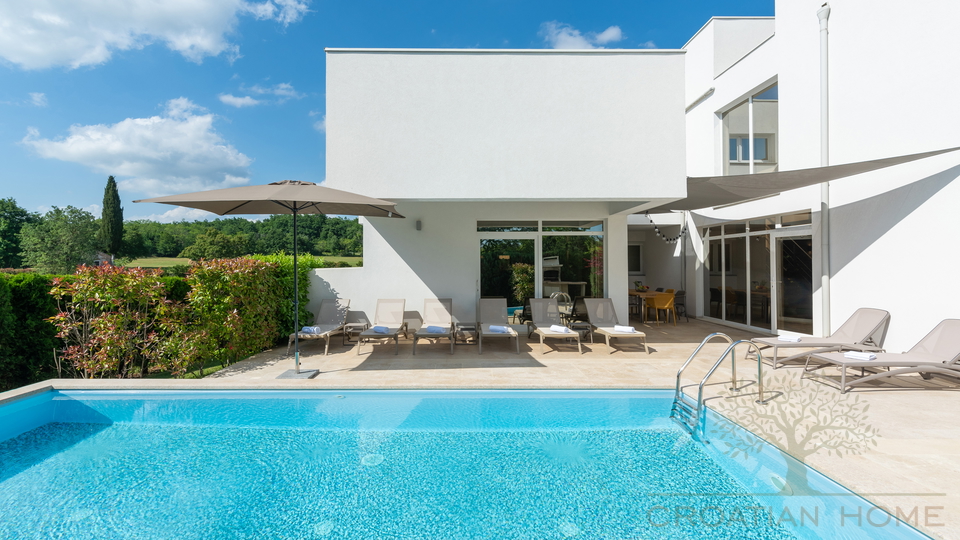 Moderne Villa mit In und Outdoorpool&comma; W&auml;rmepumpe&comma; Solaranlage - Tolle Lage in der historischen Stadt Zminj