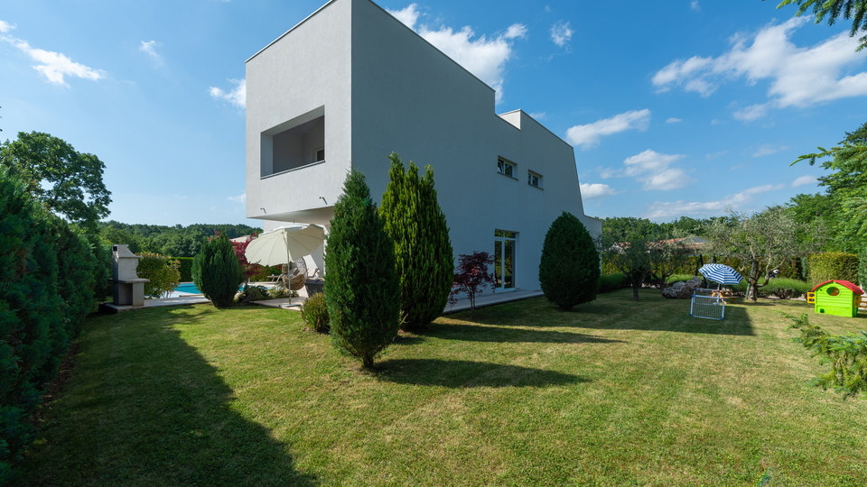 Moderne Villa mit In und Outdoorpool&comma; W&auml;rmepumpe&comma; Solaranlage - Tolle Lage in der historischen Stadt Zminj