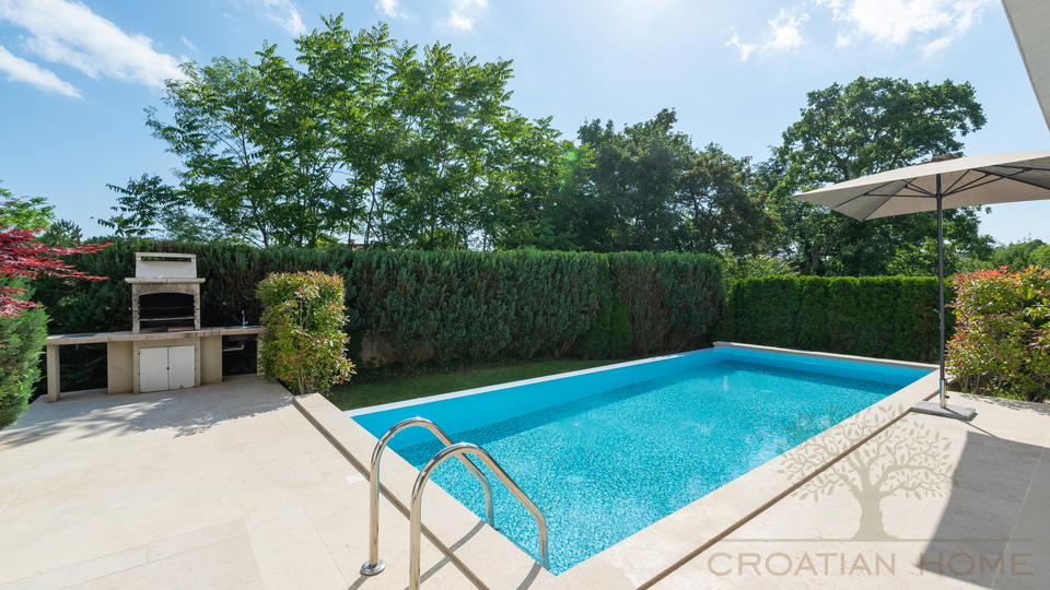 Moderne Villa mit In und Outdoorpool&comma; W&auml;rmepumpe&comma; Solaranlage - Tolle Lage in der historischen Stadt Zminj