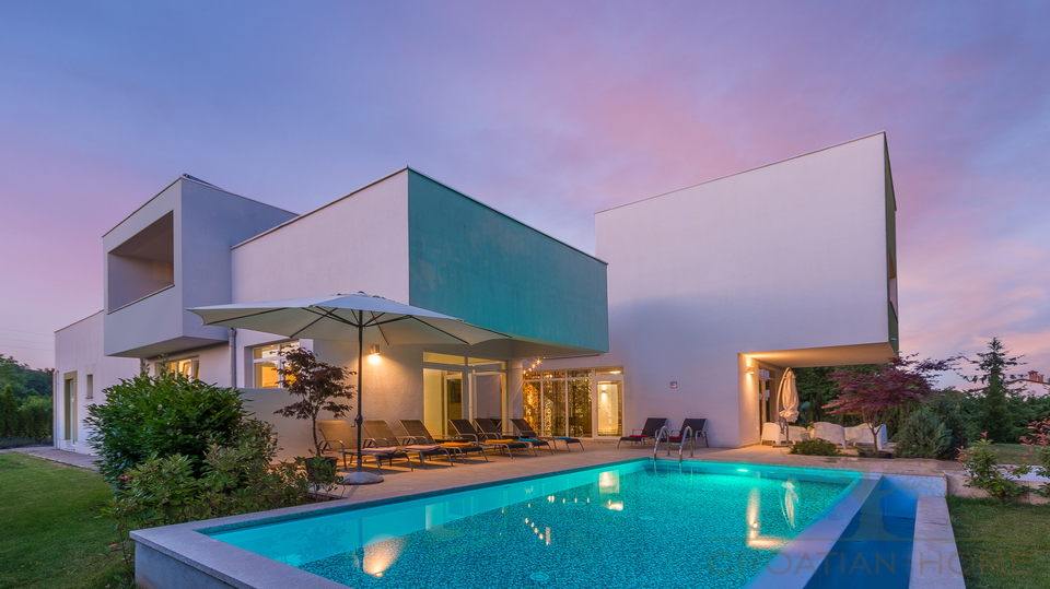 Moderne Villa mit In und Outdoorpool&comma; W&auml;rmepumpe&comma; Solaranlage - Tolle Lage in der historischen Stadt Zminj