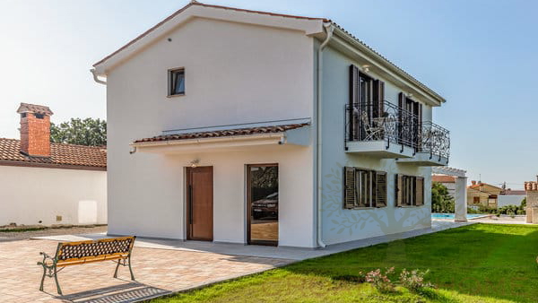 Ku&cacute;a&comma;villa