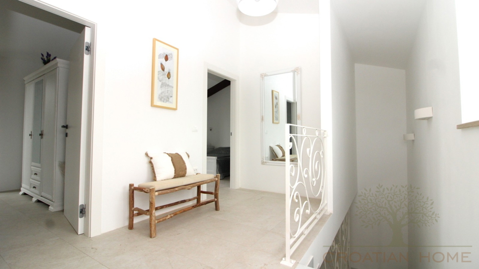Ku&cacute;a&comma;villa