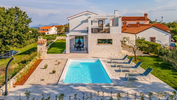 Ku&cacute;a&comma;villa