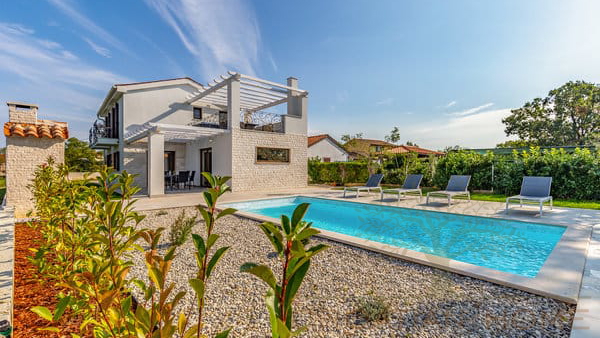 Ku&cacute;a&comma;villa