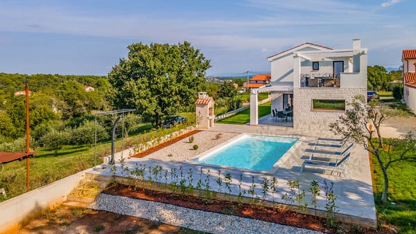 Ku&cacute;a&comma;villa