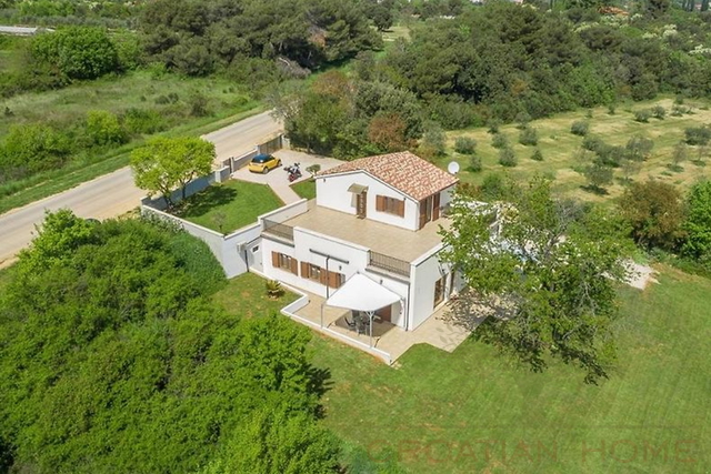Mediterranes Haus nur 600 m vom Meer mit 4800 m2 Grundstück