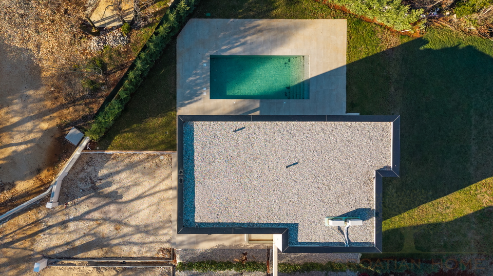 Top moderne Villa mit beheiztem Salzwasserpool in bester Lage der Stadt Porec nur 1&period;5 km vom Strand - Randlage am Wald