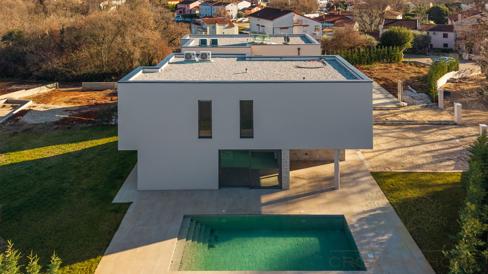 Top moderne Villa mit beheiztem Salzwasserpool in bester Lage der Stadt Porec nur 1&period;5 km vom Strand - Randlage am Wald