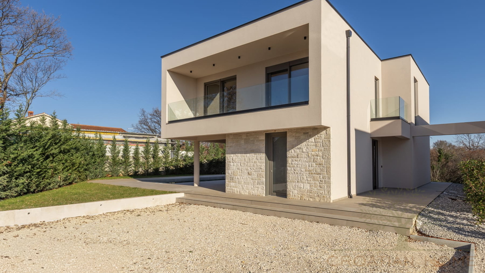 Top moderne Villa mit beheiztem Salzwasserpool in bester Lage der Stadt Porec nur 1&period;5 km vom Strand - Randlage am Wald