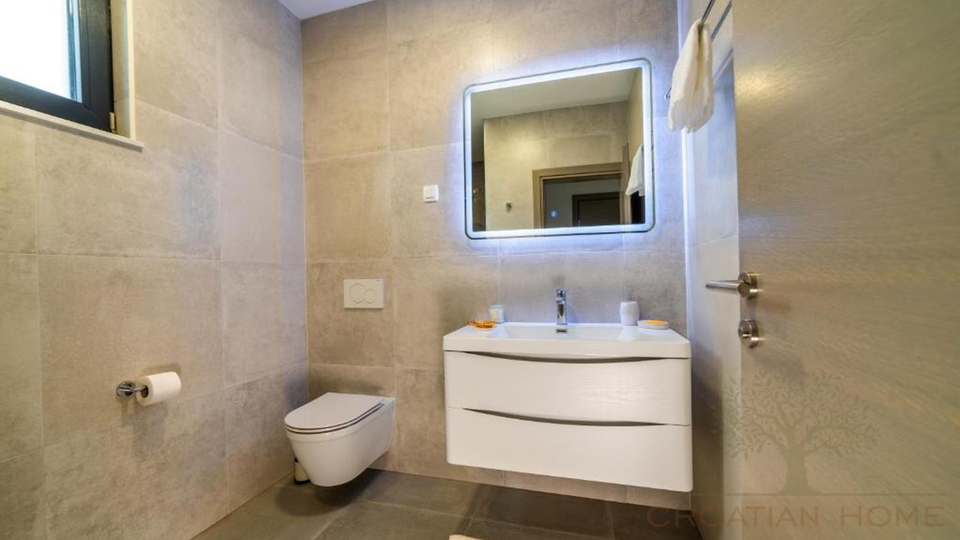 Moderne Villa mit Pool und Jacuzzi nur 4 km von Porec entfernt - Solarkolektoren und Fussbodenheizung&excl;
