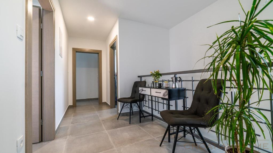 Moderne Villa mit Pool und Jacuzzi nur 4 km von Porec entfernt - Solarkolektoren und Fussbodenheizung&excl;