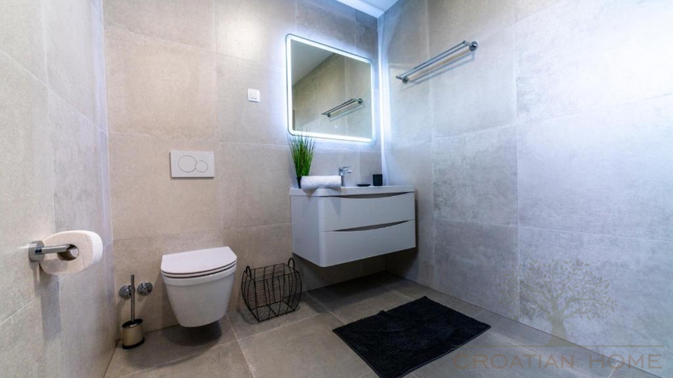 Moderne Villa mit Pool und Jacuzzi nur 4 km von Porec entfernt - Solarkolektoren und Fussbodenheizung&excl;