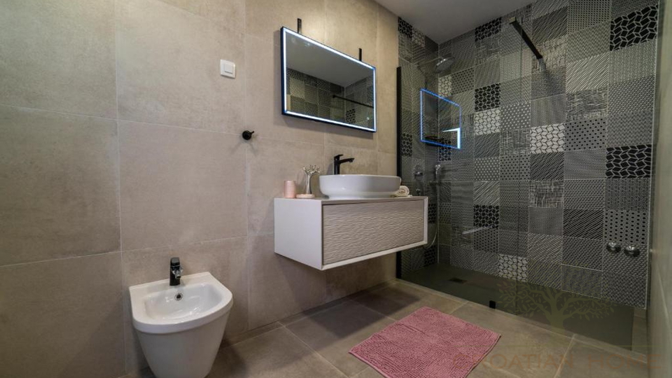 Moderne Villa mit Pool und Jacuzzi nur 4 km von Porec entfernt - Solarkolektoren und Fussbodenheizung&excl;