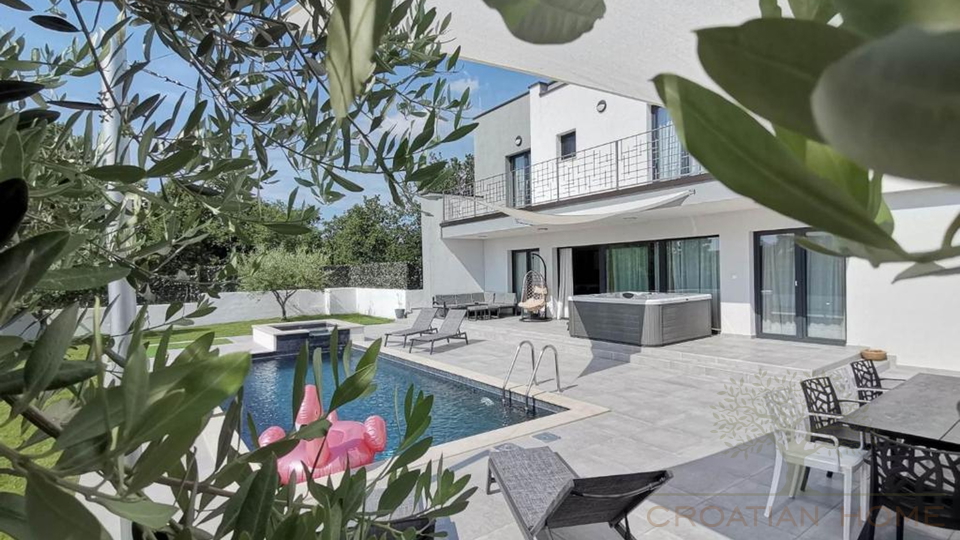 Moderne Villa mit Pool und Jacuzzi nur 4 km von Porec entfernt - Solarkolektoren und Fussbodenheizung&excl;