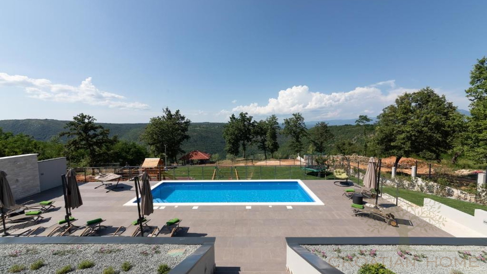 Voll ausgestattete Villa mit Traumausblick&comma; Pool mit Gegentromschwimmen und Solarkolektoren f&uuml;r Warmwassser