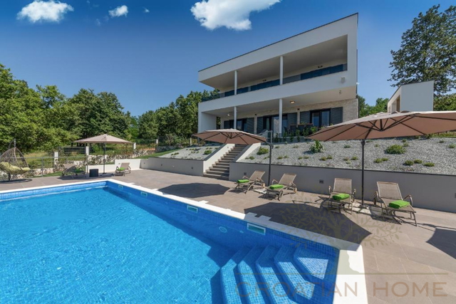 Voll ausgestattete Villa mit Traumausblick, Pool mit Gegentromschwimmen und Solarkolektoren für Warmwassser