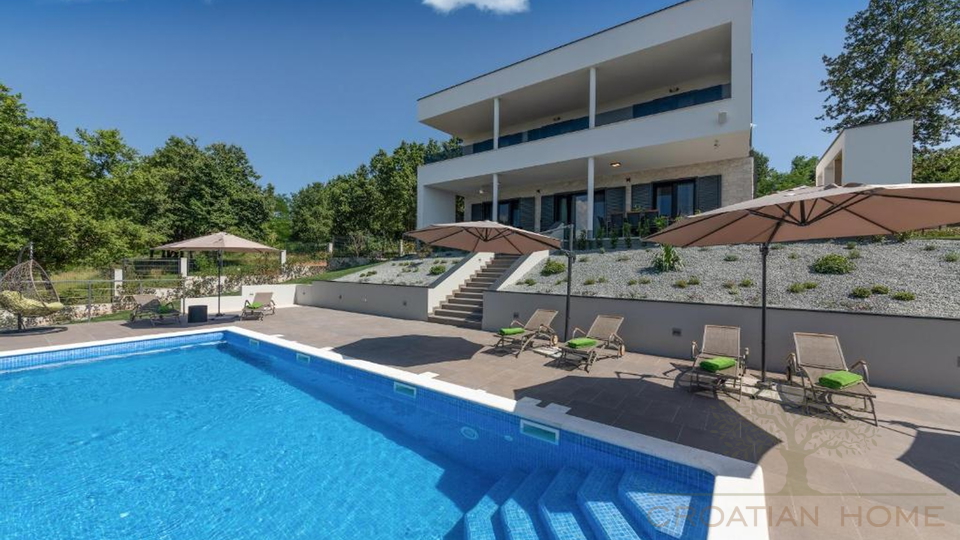 Voll ausgestattete Villa mit Traumausblick&comma; Pool mit Gegentromschwimmen und Solarkolektoren f&uuml;r Warmwassser