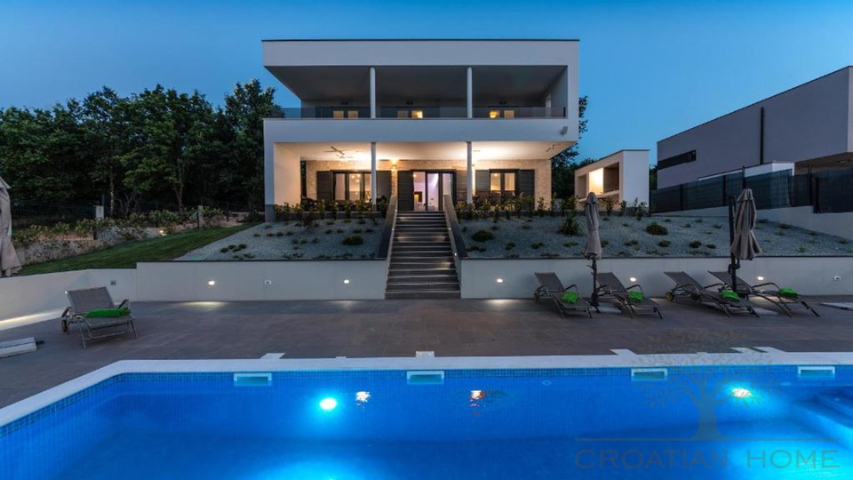 Voll ausgestattete Villa mit Traumausblick&comma; Pool mit Gegentromschwimmen und Solarkolektoren f&uuml;r Warmwassser