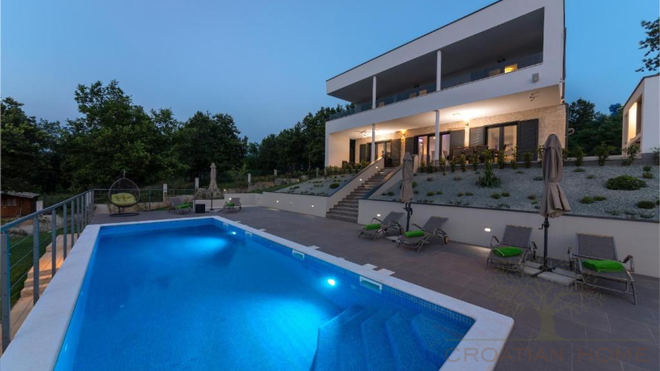 Voll ausgestattete Villa mit Traumausblick&comma; Pool mit Gegentromschwimmen und Solarkolektoren f&uuml;r Warmwassser