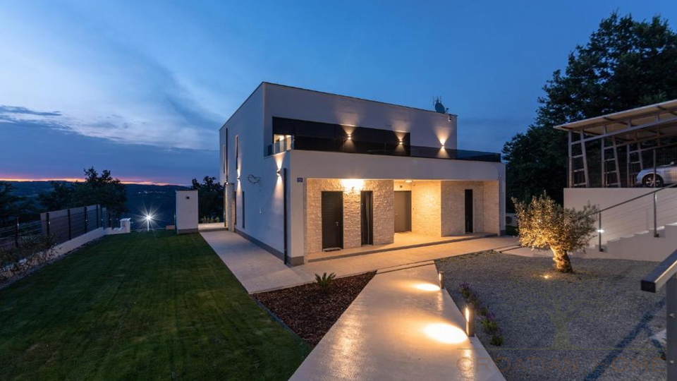 Voll ausgestattete Villa mit Traumausblick&comma; Pool mit Gegentromschwimmen und Solarkolektoren f&uuml;r Warmwassser