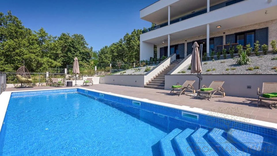 Voll ausgestattete Villa mit Traumausblick&comma; Pool mit Gegentromschwimmen und Solarkolektoren f&uuml;r Warmwassser