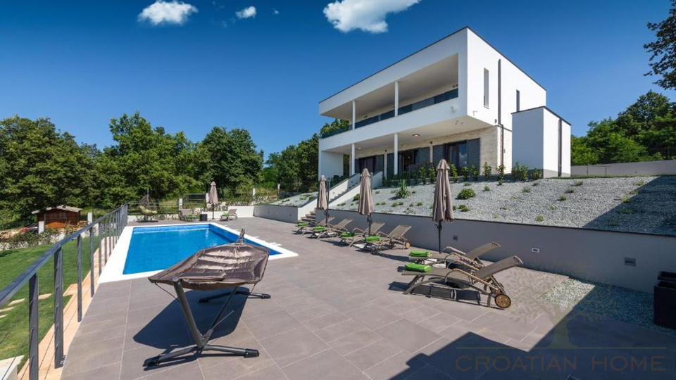 Voll ausgestattete Villa mit Traumausblick&comma; Pool mit Gegentromschwimmen und Solarkolektoren f&uuml;r Warmwassser