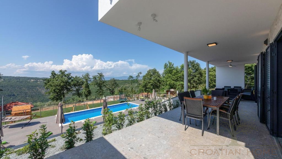 Voll ausgestattete Villa mit Traumausblick&comma; Pool mit Gegentromschwimmen und Solarkolektoren f&uuml;r Warmwassser