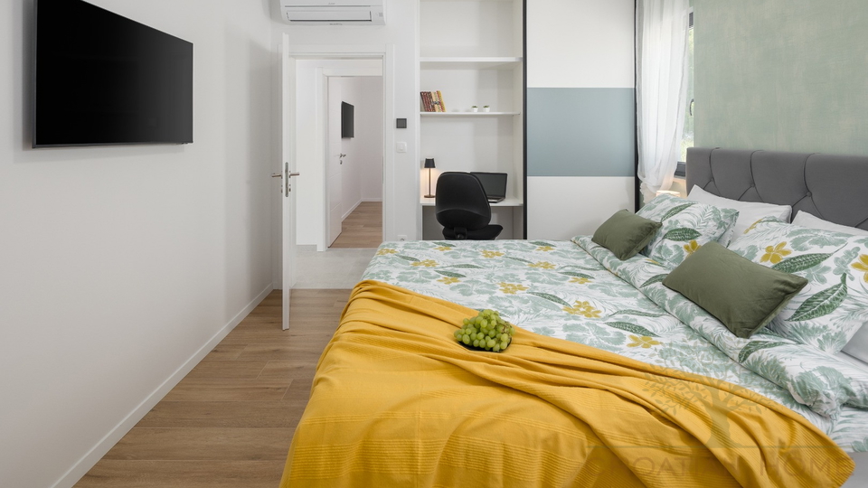 Neubau Bungalow mit beheiztem Pool&comma; Wellnessraum&sol;Fittnessraum&comma; bioklimatische Pergola und Fussbodenheizung&comma; K&uuml;che im Preis inbgrf&comma;