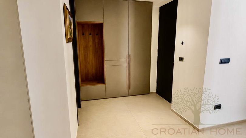 NEUBAU VILLA MIT POOL NUR 1500 M VOM MEER