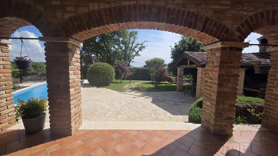 WUNDERSCH&Ouml;NE STEINVILLA MIT POOL UND KLEINER MEERBLICK