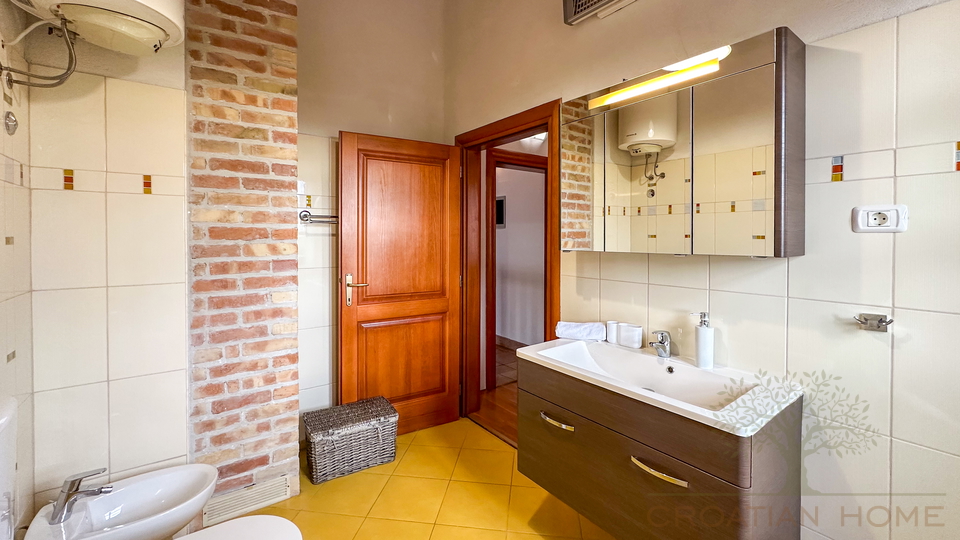WUNDERSCH&Ouml;NES ISTRISCHES HAUS MIT POOL MIT SEHR VIEL PRIVATSH&Auml;RE UND RUHE