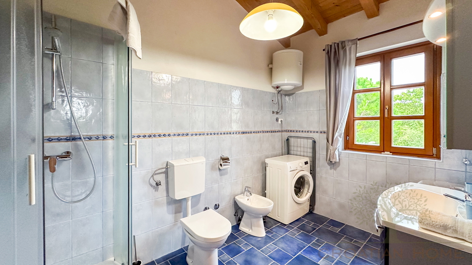 WUNDERSCH&Ouml;NES ISTRISCHES HAUS MIT POOL MIT SEHR VIEL PRIVATSH&Auml;RE UND RUHE