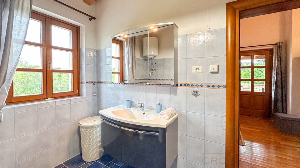 WUNDERSCH&Ouml;NES ISTRISCHES HAUS MIT POOL MIT SEHR VIEL PRIVATSH&Auml;RE UND RUHE