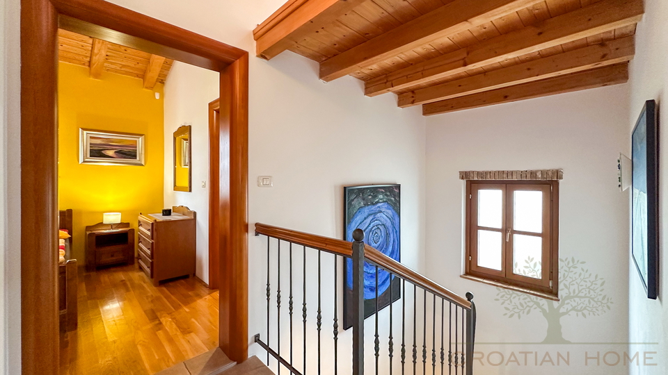 WUNDERSCH&Ouml;NES ISTRISCHES HAUS MIT POOL MIT SEHR VIEL PRIVATSH&Auml;RE UND RUHE