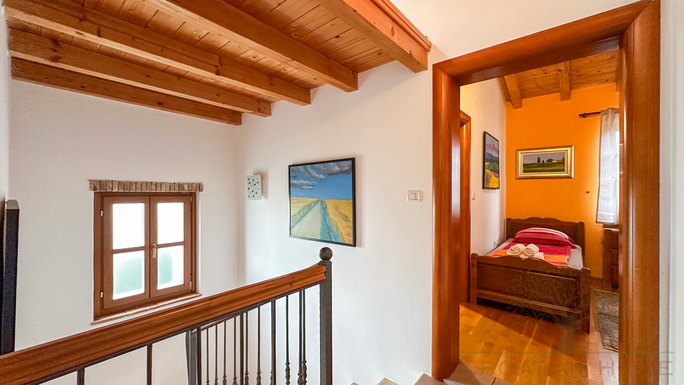 WUNDERSCH&Ouml;NES ISTRISCHES HAUS MIT POOL MIT SEHR VIEL PRIVATSH&Auml;RE UND RUHE